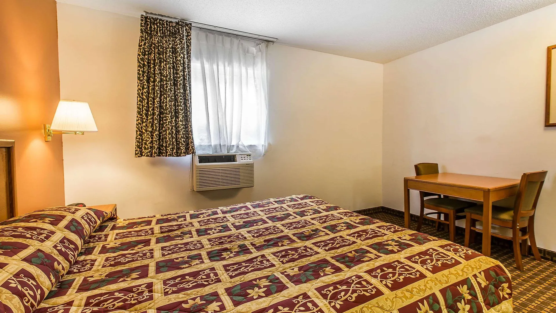 Motel Suburban Studios Abercorn Savannah