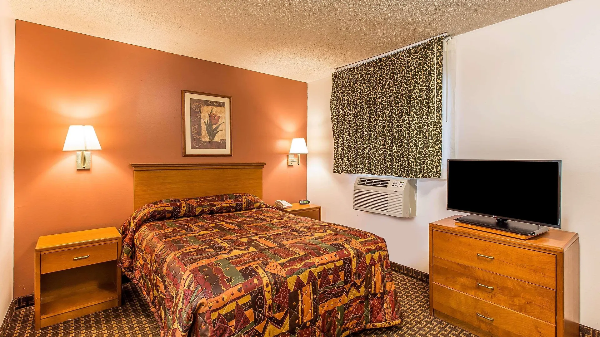 Suburban Studios Abercorn Savannah 2*,  États-Unis