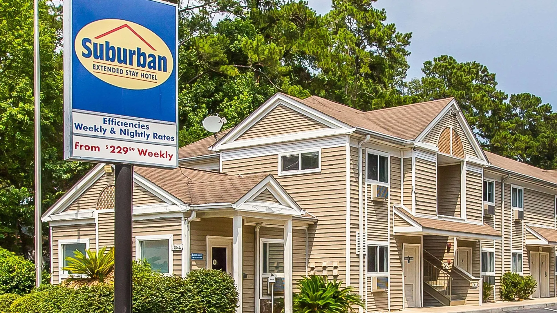 Suburban Studios Abercorn Savannah Motel