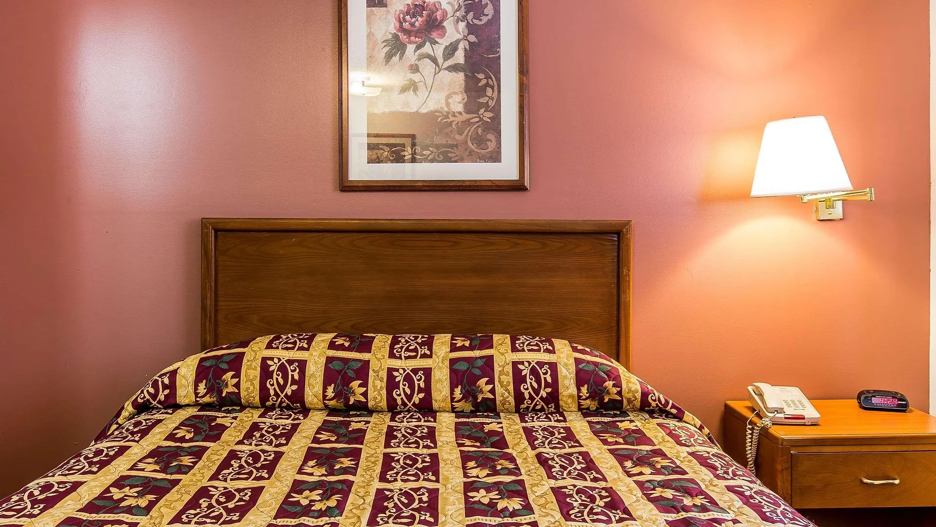 Motel Suburban Studios Abercorn Savannah
